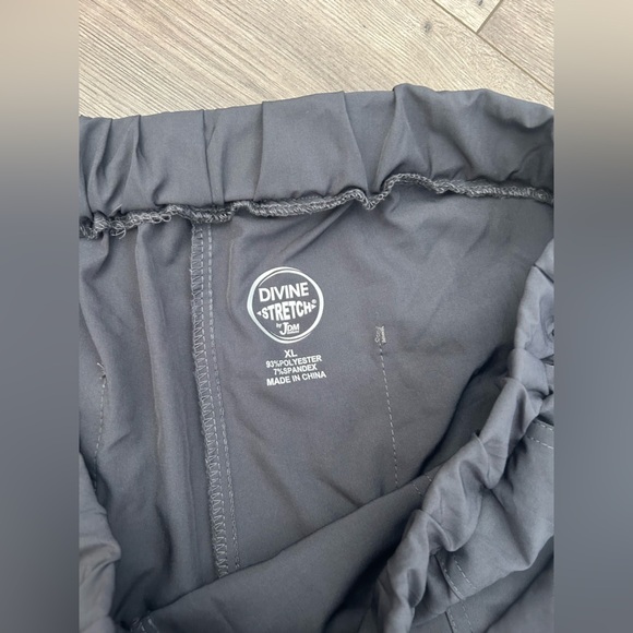 Women’s Gray Jogger Scrub Pants - Picture 3 of 4